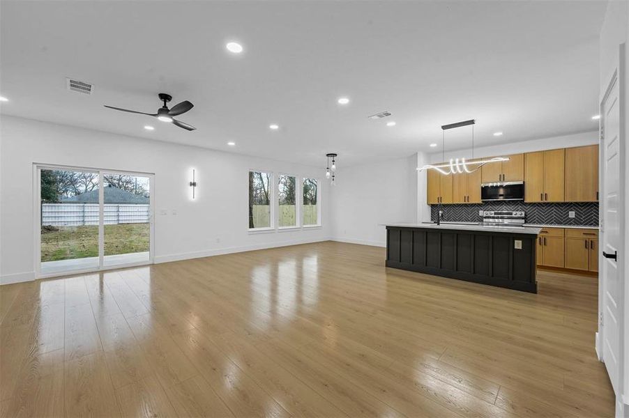 Spacious, unfurnished interior of a new home in , Dallas (Image 27). Spacious, unfurnished interior of a new home in , Dallas (Image 27).