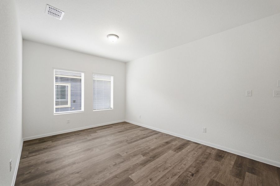 Spacious, unfurnished interior of a new home in Notting Hill, Converse (Image 23).