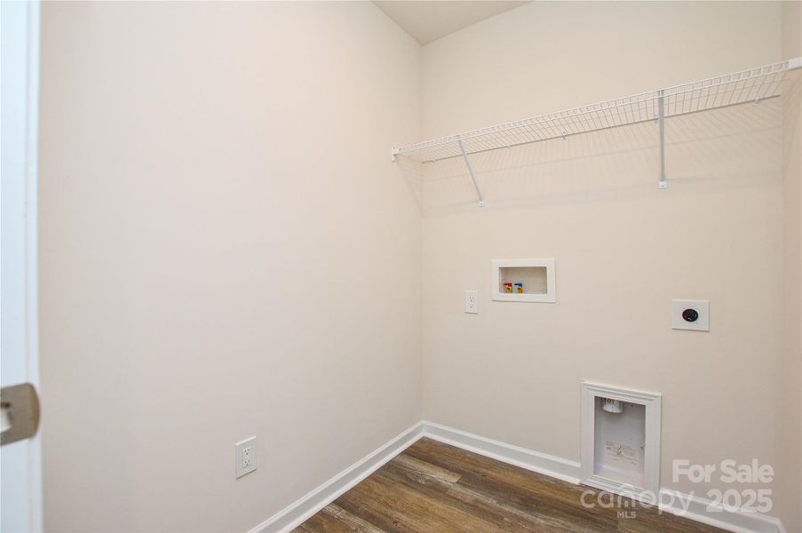 Spacious, unfurnished interior of a new home in Fergus Crossing, York (Image 24).