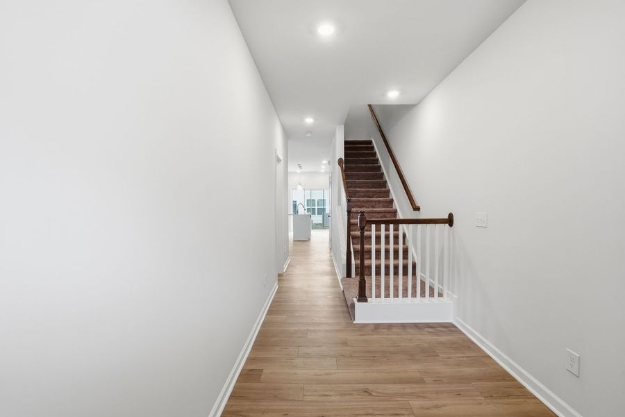 Spacious, unfurnished interior of a new home in Sloan Station, Charlotte (Image 14).