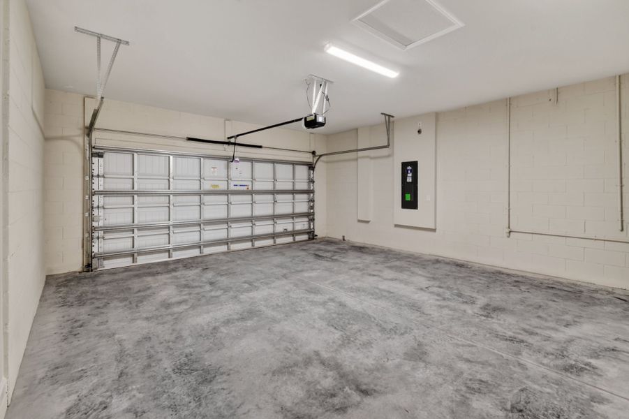 Spacious, unfurnished interior of a new home in Del Webb Tradition, Port St. Lucie (Image 25).