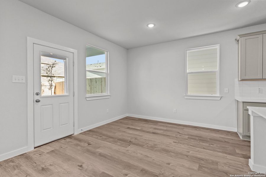 Spacious, unfurnished interior of a new home in Senna, Leon Valley (Image 21).