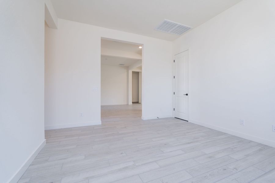 Spacious, unfurnished interior of a new home in Whispering Hills, Laveen (Image 11).