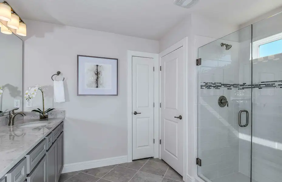 Furnished interior view inside a new home in Evergreen, Thonotosassa (Image 4).