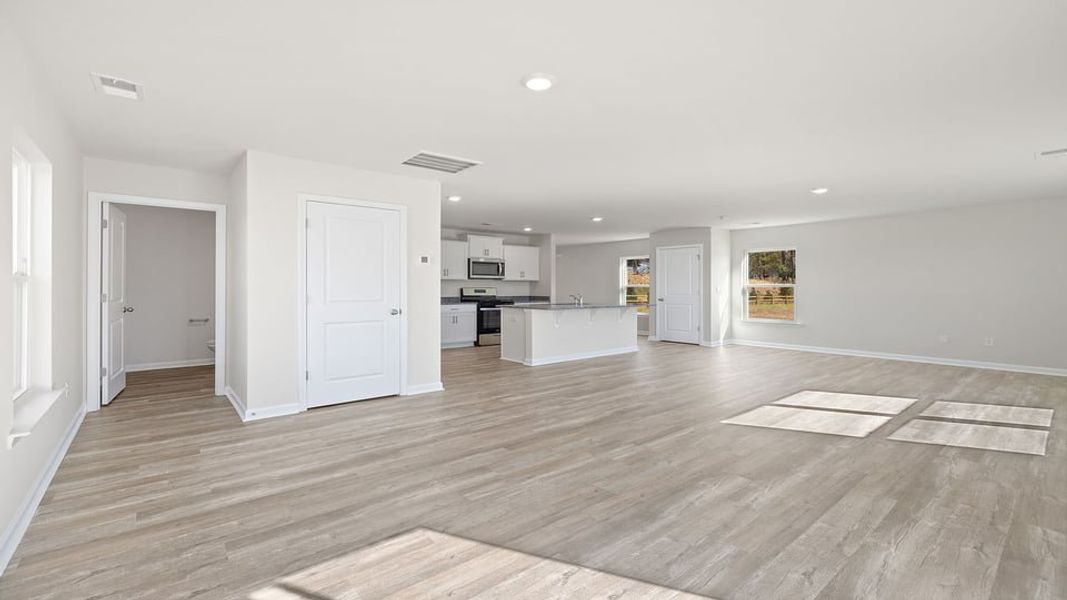 Spacious, unfurnished interior of a new home in Cloverdale Hills, Piedmont (Image 18).