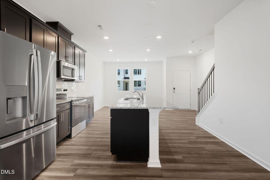 SUN_ElmGrove_Pic_Jackson_QMI_25_Kitchen_