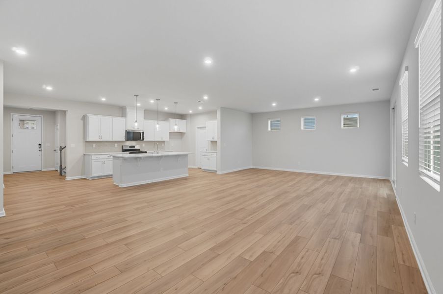 Spacious, unfurnished interior of a new home in Waxhaw Landing, Monroe (Image 11).