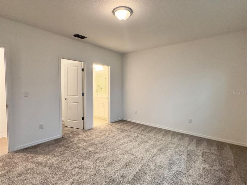 Spacious, unfurnished interior of a new home in Parkside Trails, Clermont (Image 20).