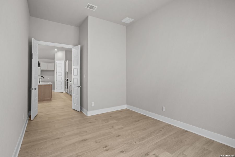 Spacious, unfurnished interior of a new home in Mayfair, New Braunfels (Image 20).