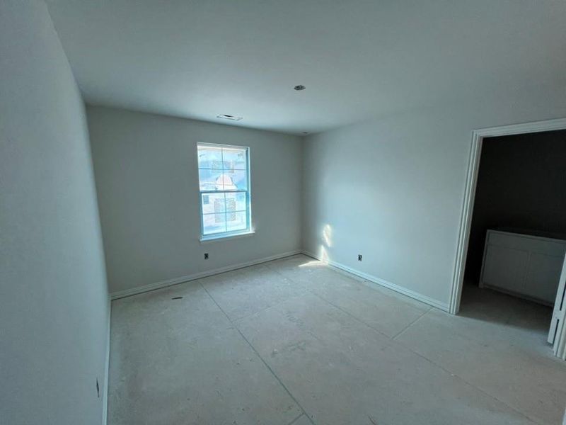 Spare room with baseboards