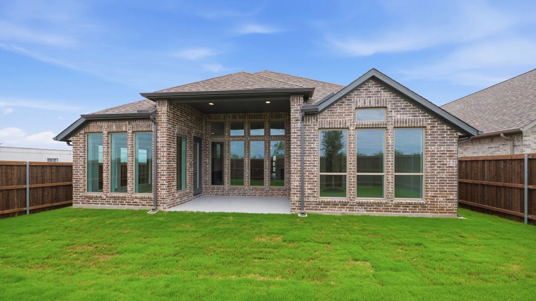 Exterior details and patio area of a home in Meraki, Forney (Image 4).