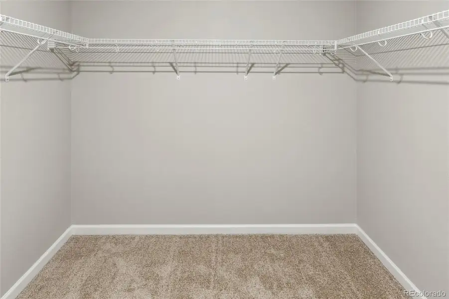 Spacious, unfurnished interior of a new home in Cottonwood Greens, Fort Lupton (Image 11).