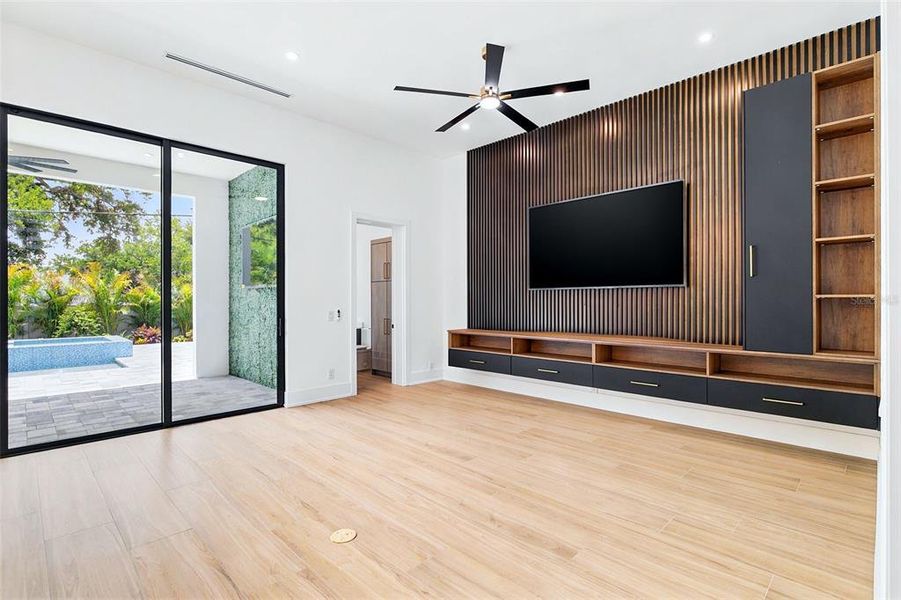 Spacious, unfurnished interior of a new home in , Sarasota (Image 39).