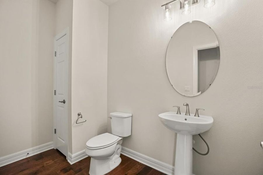 Furnished interior view inside a new home in , Orlando (Image 10).