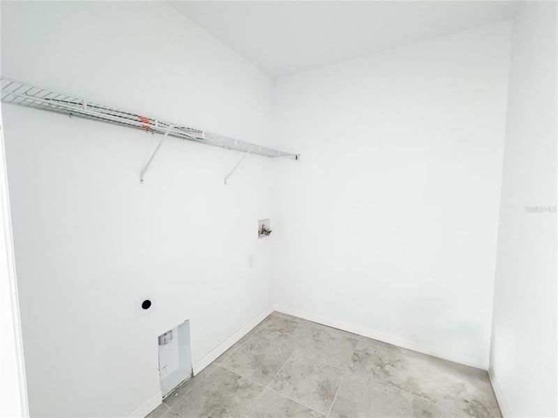 Spacious, unfurnished interior of a new home in , Fort Myers (Image 15).