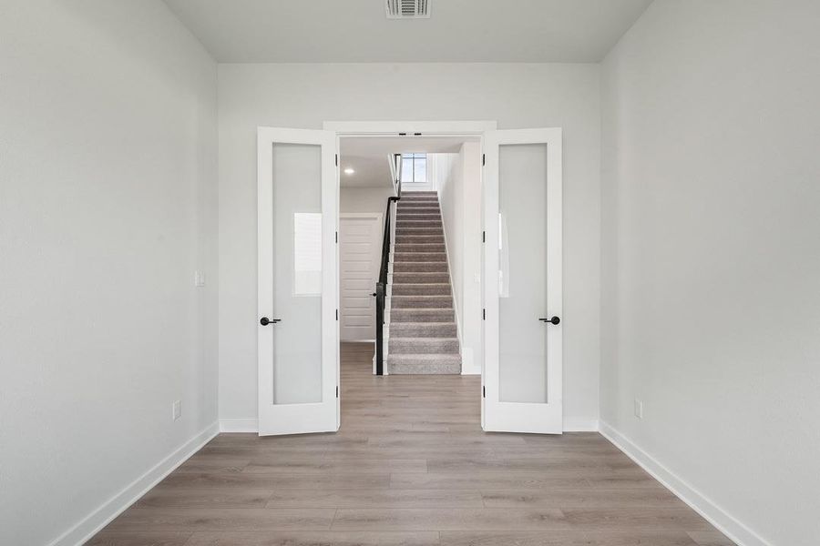 Spacious, unfurnished interior of a new home in Lagos Reserve, Manor (Image 20).