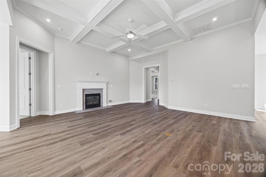 Spacious, unfurnished interior of a new home in Handsmill on Lake Wylie, York (Image 34).