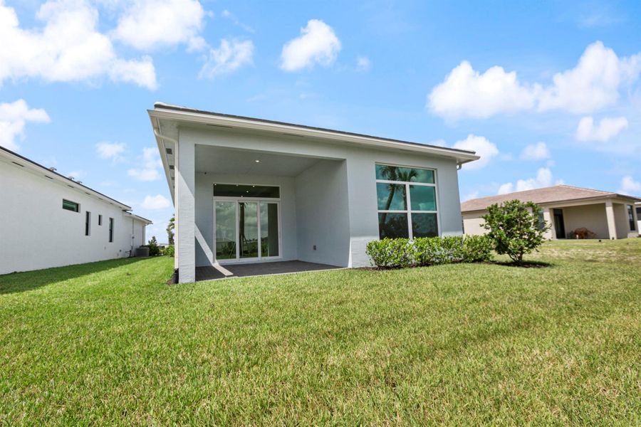 Exterior details and patio area of a home in , Port St. Lucie (Image 20).