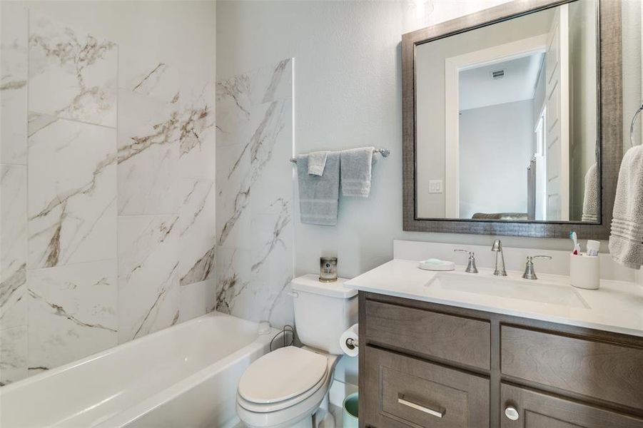 Furnished interior view inside a new home in Somerset Park, Rockwall (Image 11).