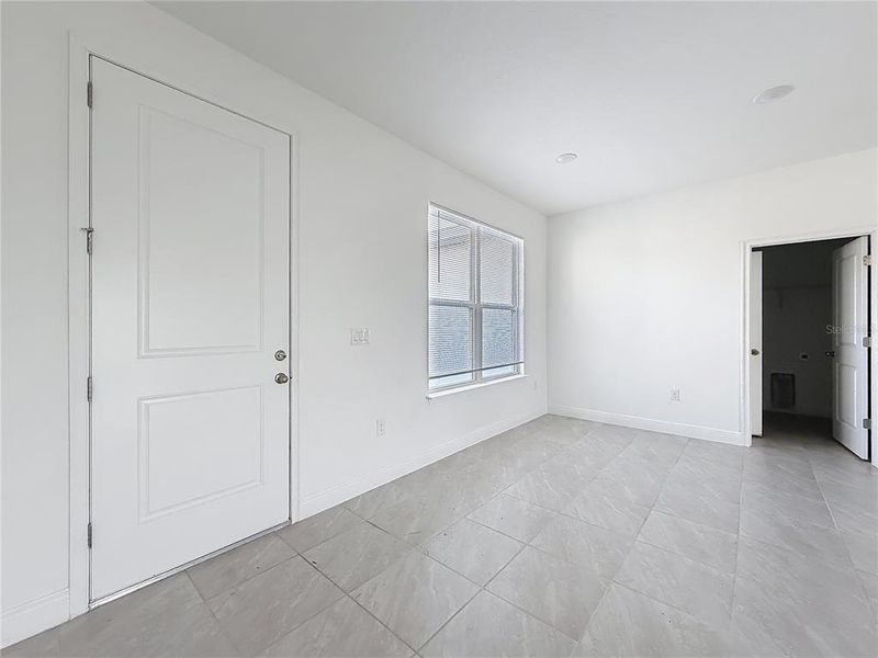 Spacious, unfurnished interior of a new home in , Ocala (Image 31).