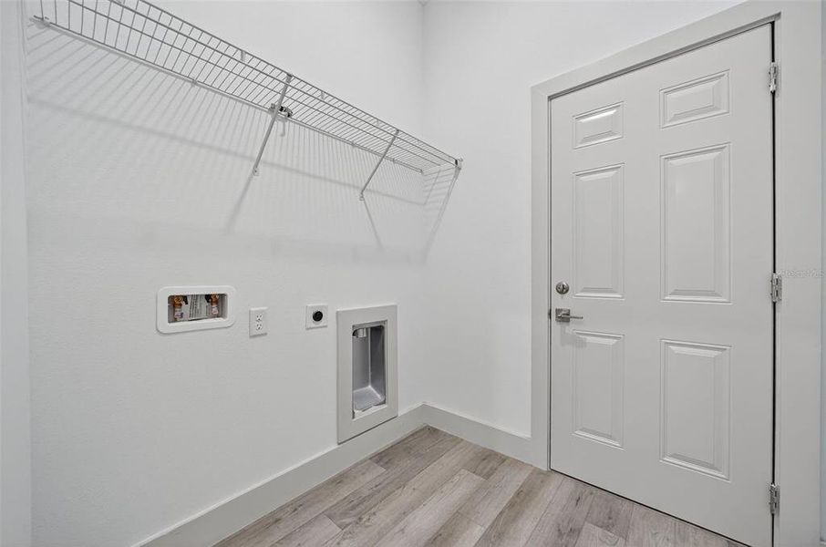 Spacious, unfurnished interior of a new home in , North Port (Image 39).