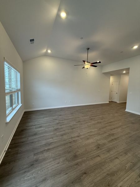 Spacious, unfurnished interior of a new home in Bradley Bend, Ashland City (Image 14).
