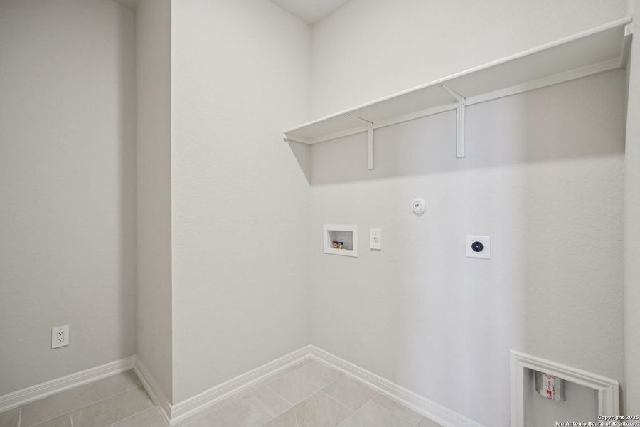 Spacious, unfurnished interior of a new home in Scenic Crest - Premier Series, Boerne (Image 17). Spacious, unfurnished interior of a new home in Scenic Crest - Premier Series, Boerne (Image 17).