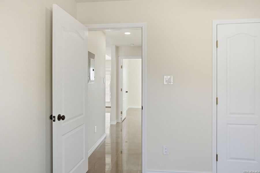 Spacious, unfurnished interior of a new home in , Eagle Pass (Image 13).