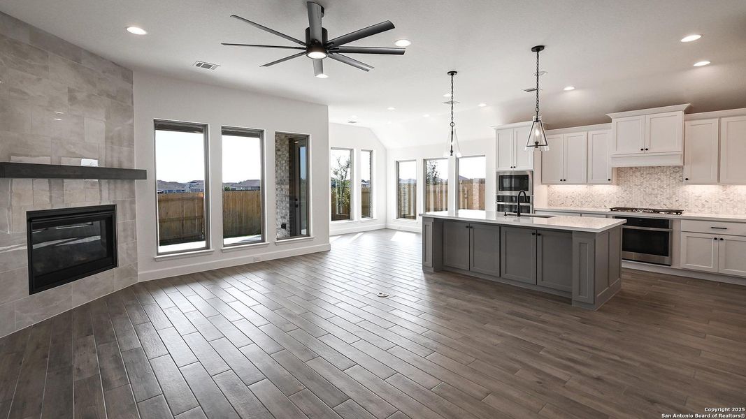 Spacious, unfurnished interior of a new home in Cibolo Valley Heights 65', Cibolo (Image 21). Spacious, unfurnished interior of a new home in Cibolo Valley Heights 65', Cibolo (Image 21).