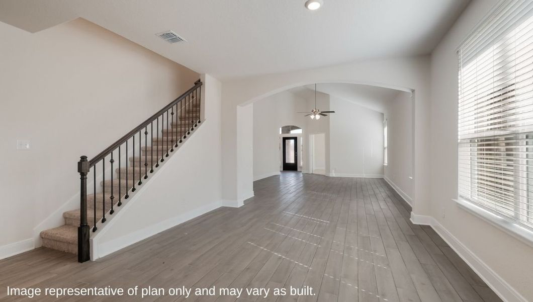 Representative unfurnished interior of a home built from the The Hondo by D.R. Horton in Steele Creek, Cibolo (Image 17).