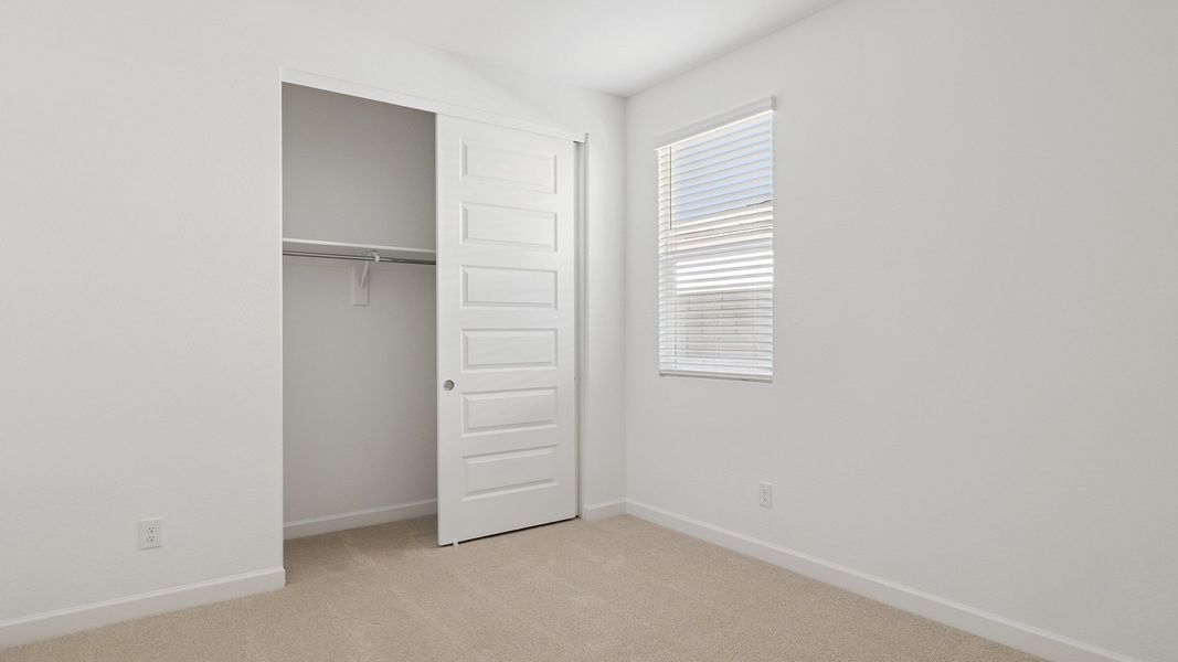 Spacious, unfurnished interior of a new home in Aloravita, Peoria (Image 17).