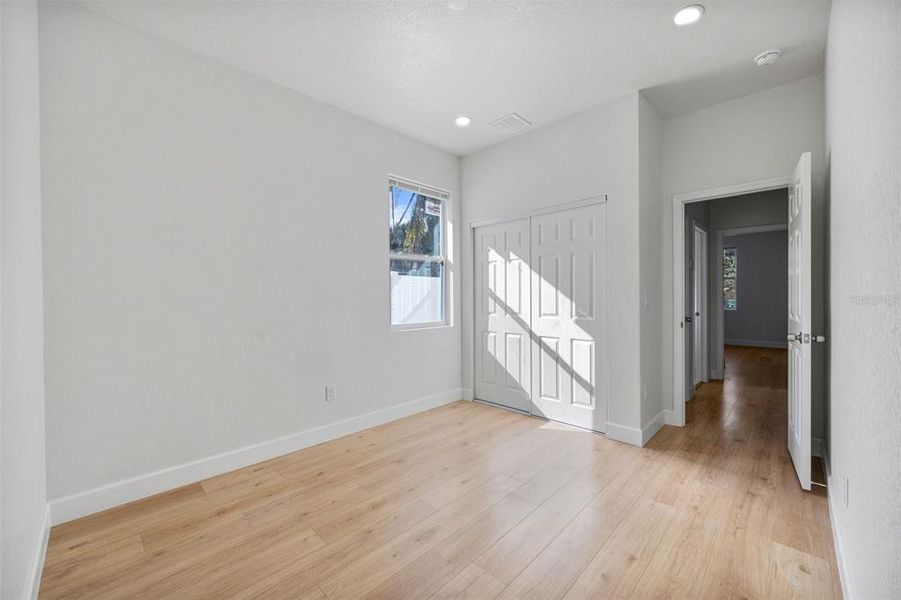 Spacious, unfurnished interior of a new home in , Tampa (Image 18).