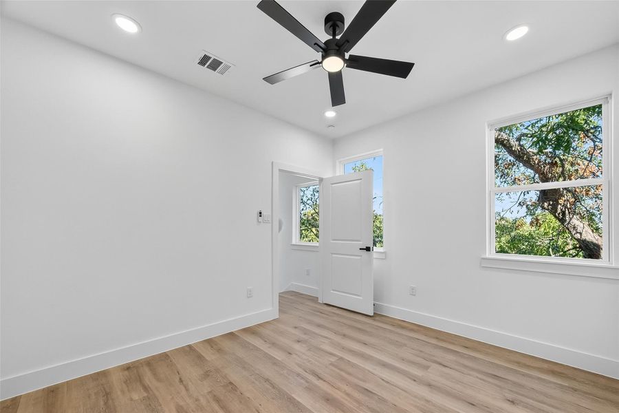 Spacious, unfurnished interior of a new home in , Houston (Image 19).