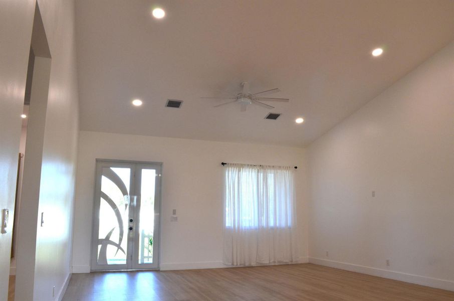 Spacious, unfurnished interior of a new home in , Clewiston (Image 21).