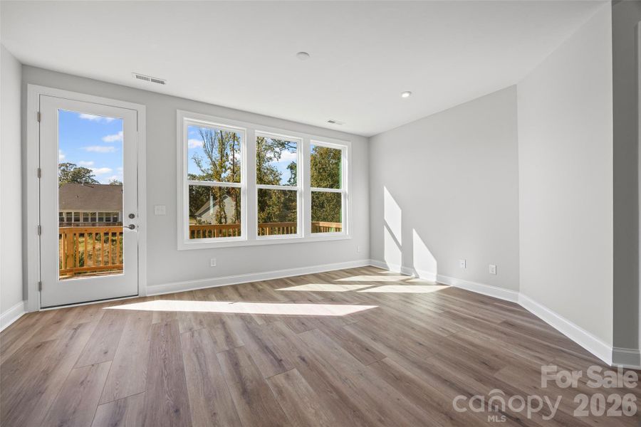 Spacious, unfurnished interior of a new home in Handsmill on Lake Wylie, York (Image 28).