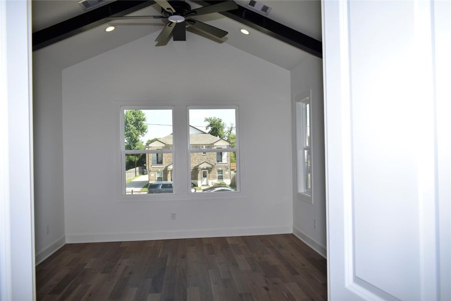 Spacious, unfurnished interior of a new home in , Houston (Image 21).