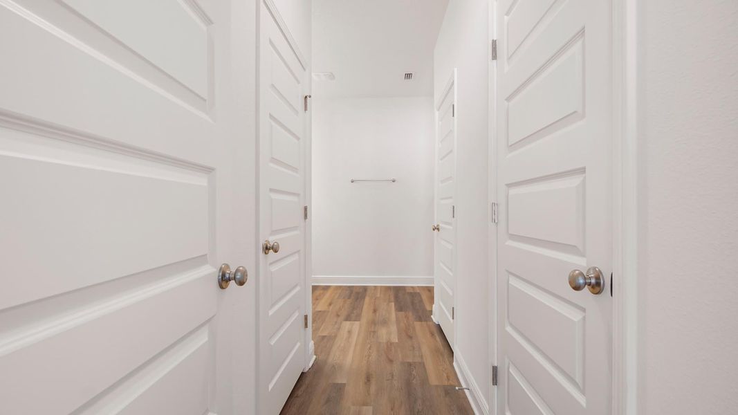 Spacious, unfurnished interior of a new home in Bayside at Ward Creek, Panama City Beach (Image 18).