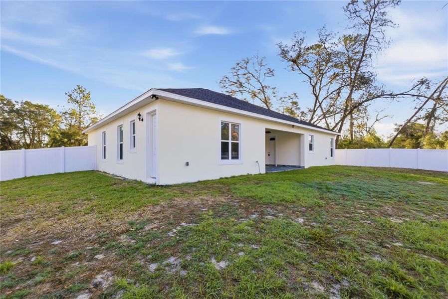Exterior details and patio area of a home in , Ocala (Image 3).