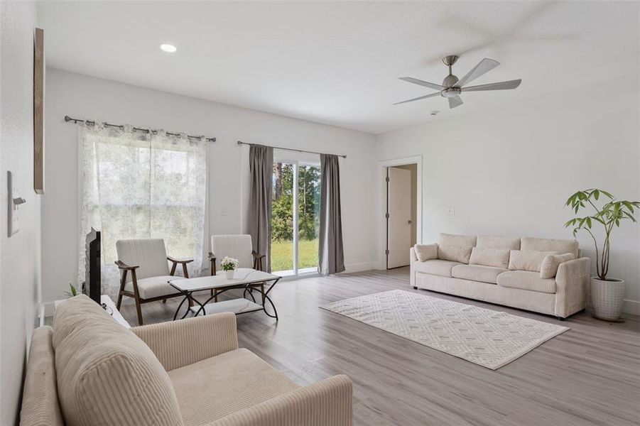 Furnished interior view inside a new home in , Orlando (Image 29).