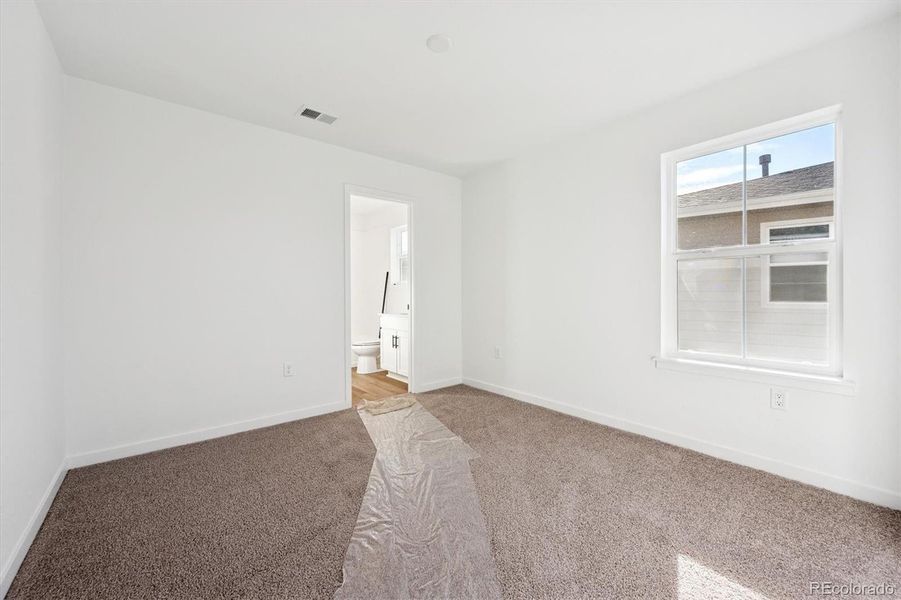 Spacious, unfurnished interior of a new home in Harvest Crossing, Aurora (Image 18). Spacious, unfurnished interior of a new home in Harvest Crossing, Aurora (Image 18).