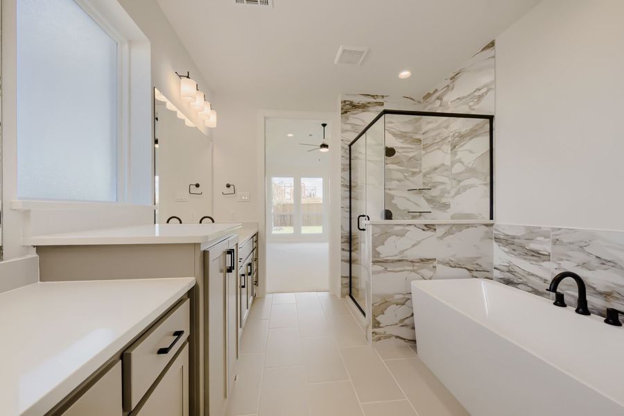 1636 Corrnwall - Primary Bathroom