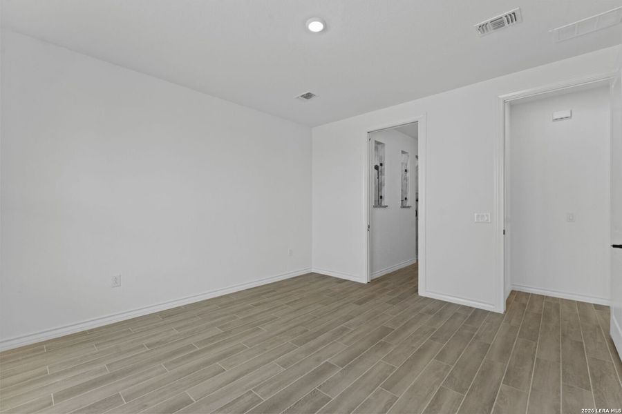 Spacious, unfurnished interior of a new home in Del Webb New Braunfels at Veramendi, New Braunfels (Image 28).