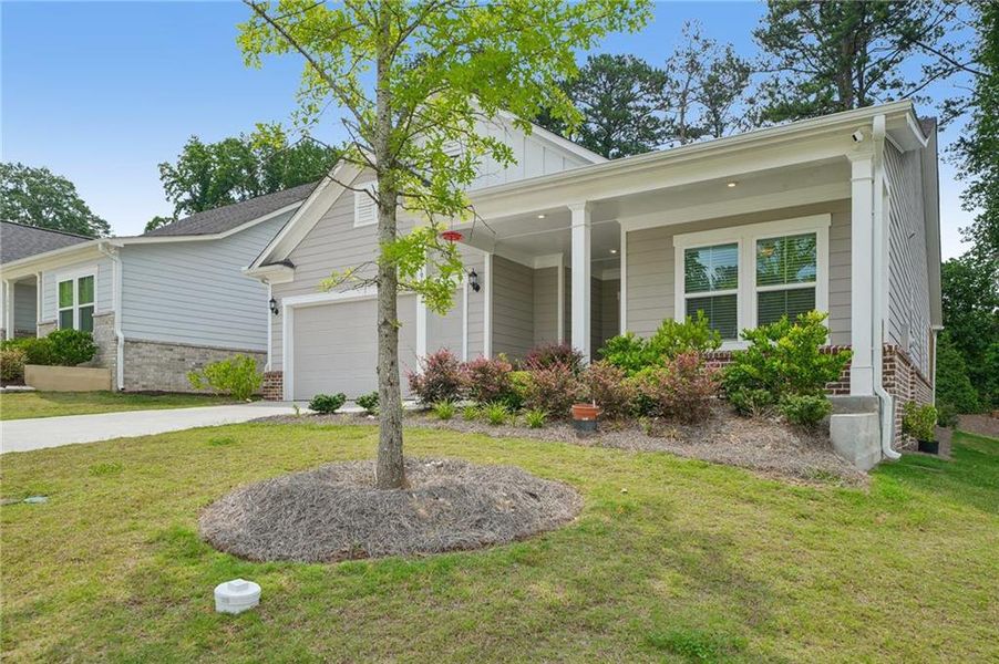 Exterior details and patio area of a home in Bennett Park, Grayson (Image 3).