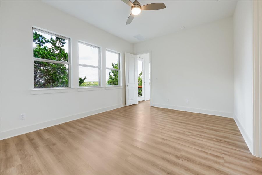 Spacious, unfurnished interior of a new home in , Lago Vista (Image 25).