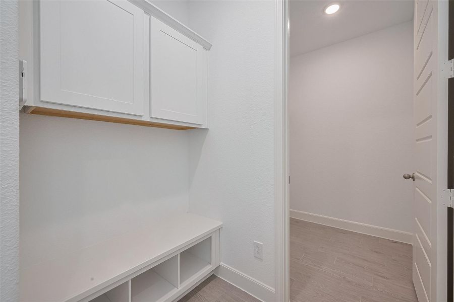 Spacious, unfurnished interior of a new home in Lago Mar, La Marque (Image 37).