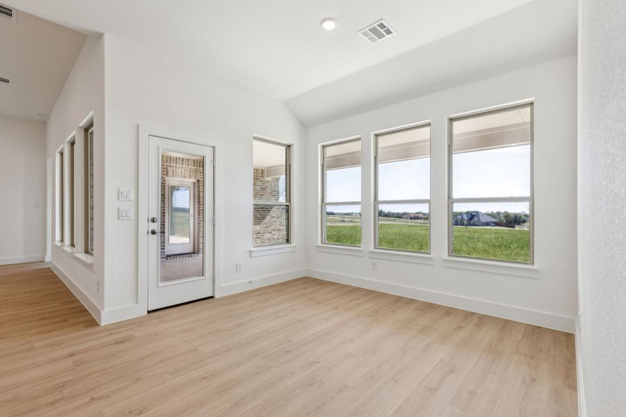 Representative unfurnished interior of a home built from the Halsted by Centre Living Homes in Lakeway Estates, Waxahachie (Image 20).