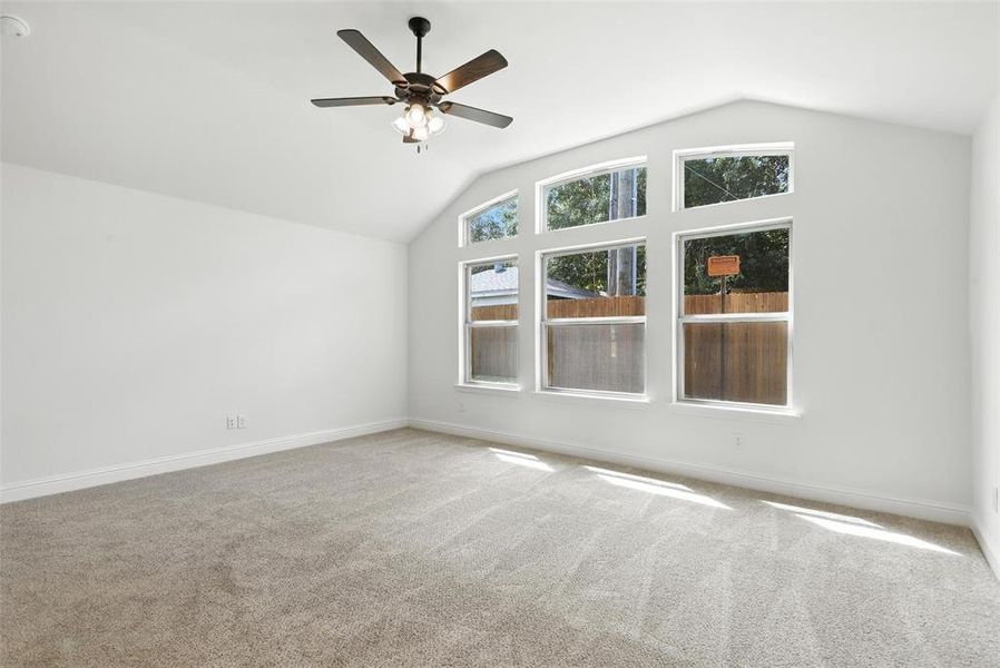 Spacious, unfurnished interior of a new home in Trail Creek, Cleburne (Image 21).