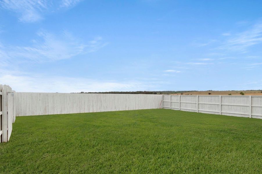 Exterior details and patio area of a home in Harvest Ridge, Elgin (Image 3).