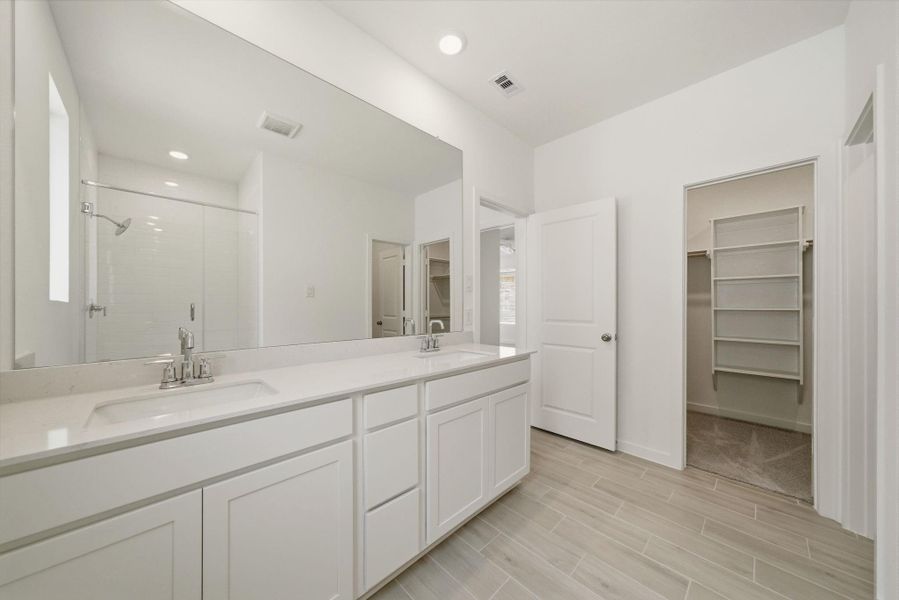 Furnished interior view inside a new home in Binford Creek, Waller (Image 7).
