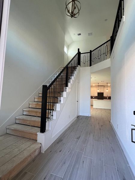 Spacious, unfurnished interior of a new home in Wood Leaf Reserve, Tomball (Image 11).